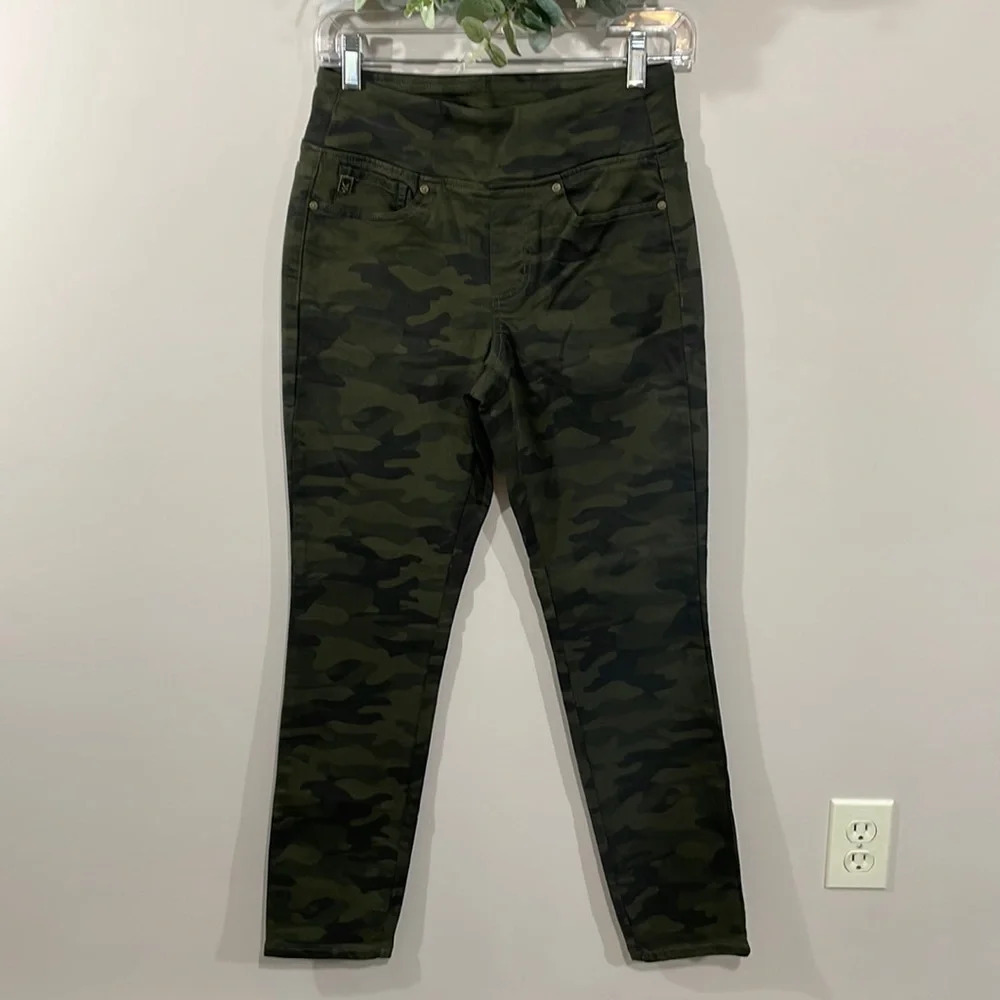 NWOT Belle by Kim Gravel TripleLuxe Twill Jeggings Camouflage 2